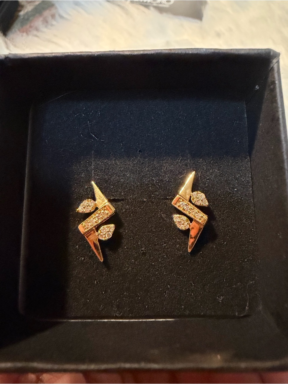 K18 Yellow Gold Stud Earrings with Natural Diamonds- Elegant Women’s Jewelry